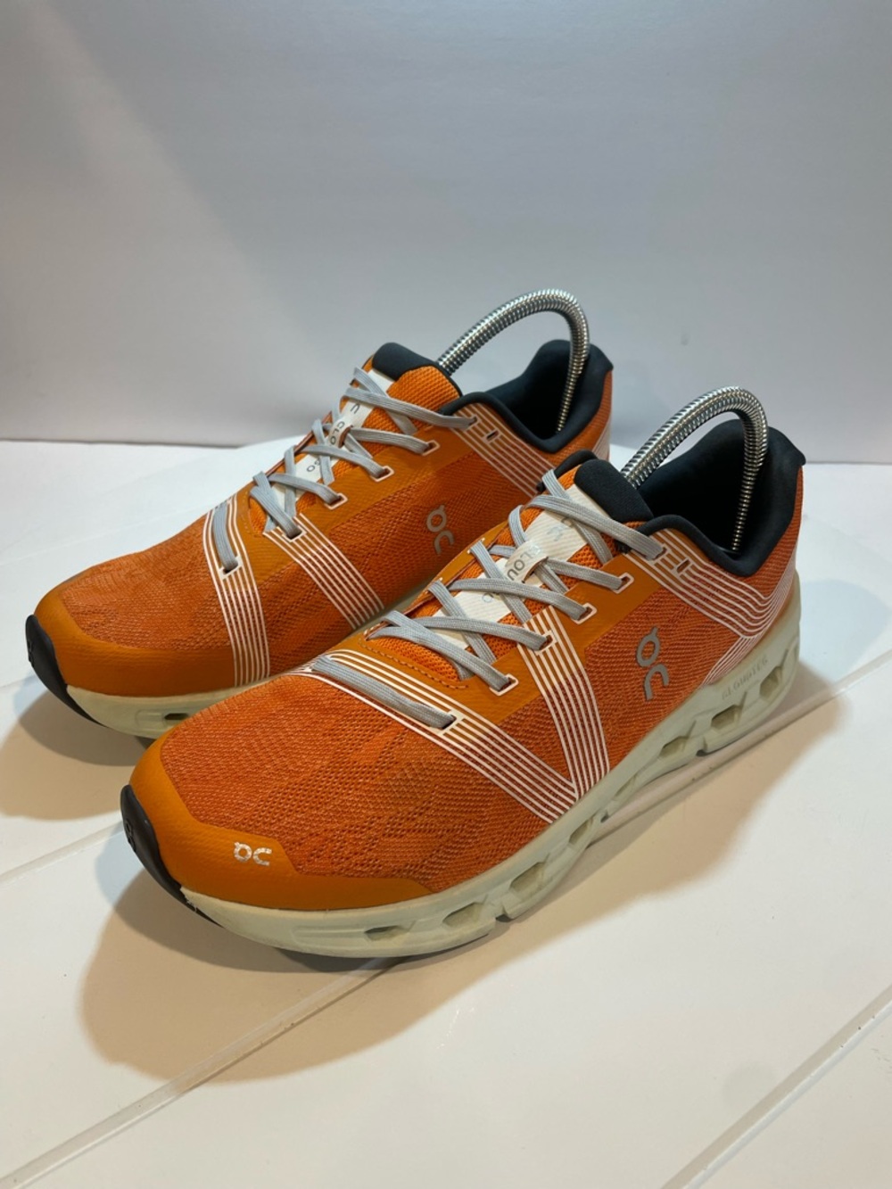 On Cloud Cloudgo Orange White Athletic Sneakers Running Shoes Men’s 9.5 Tumeric